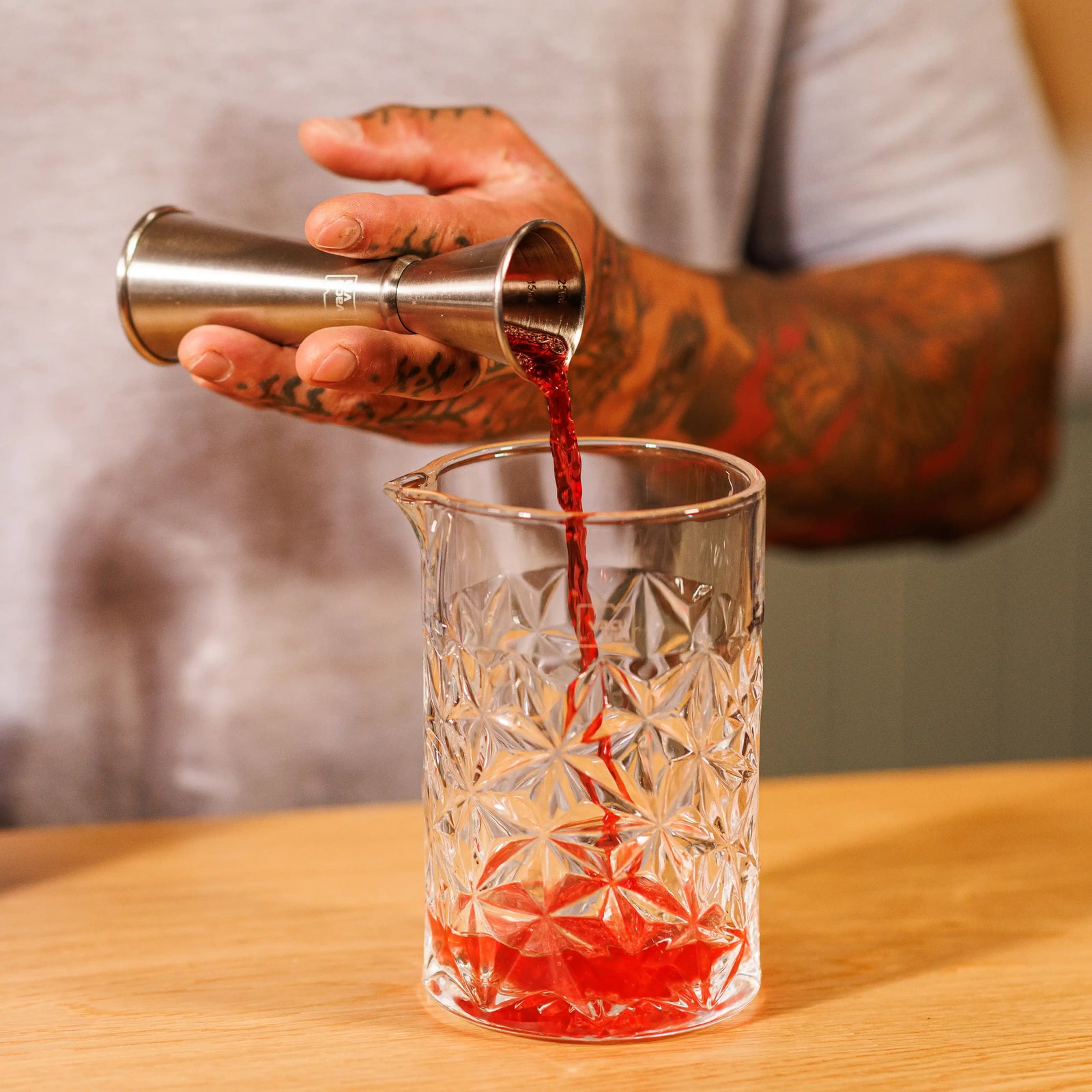 Vacu Vibn mixing glass while making a cocktail