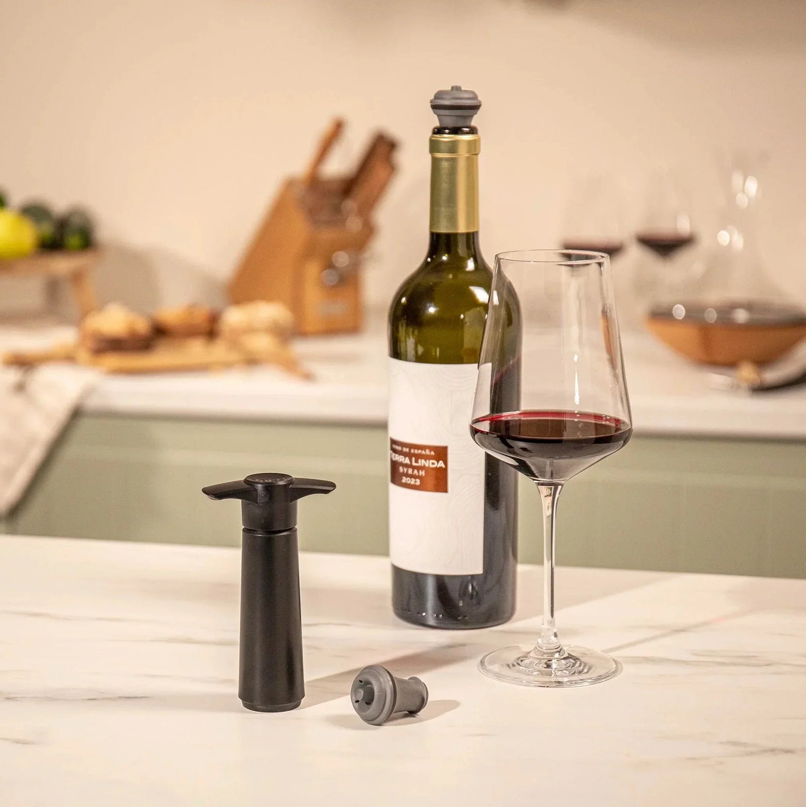 Vacu Vin Original Wine Saver Black 2 Stoppers