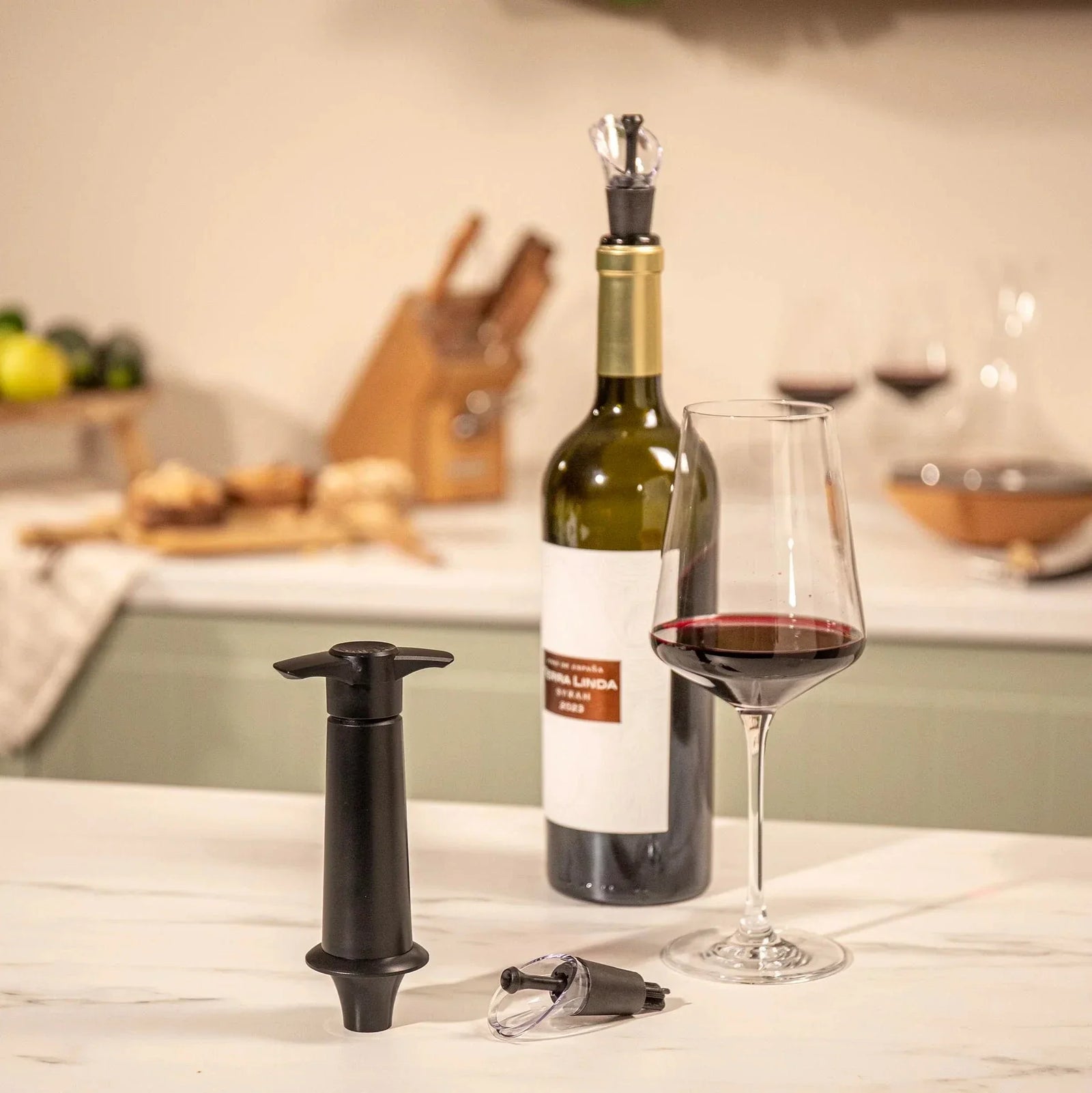 Vacu Vin Wine Saver, Stopper & Server